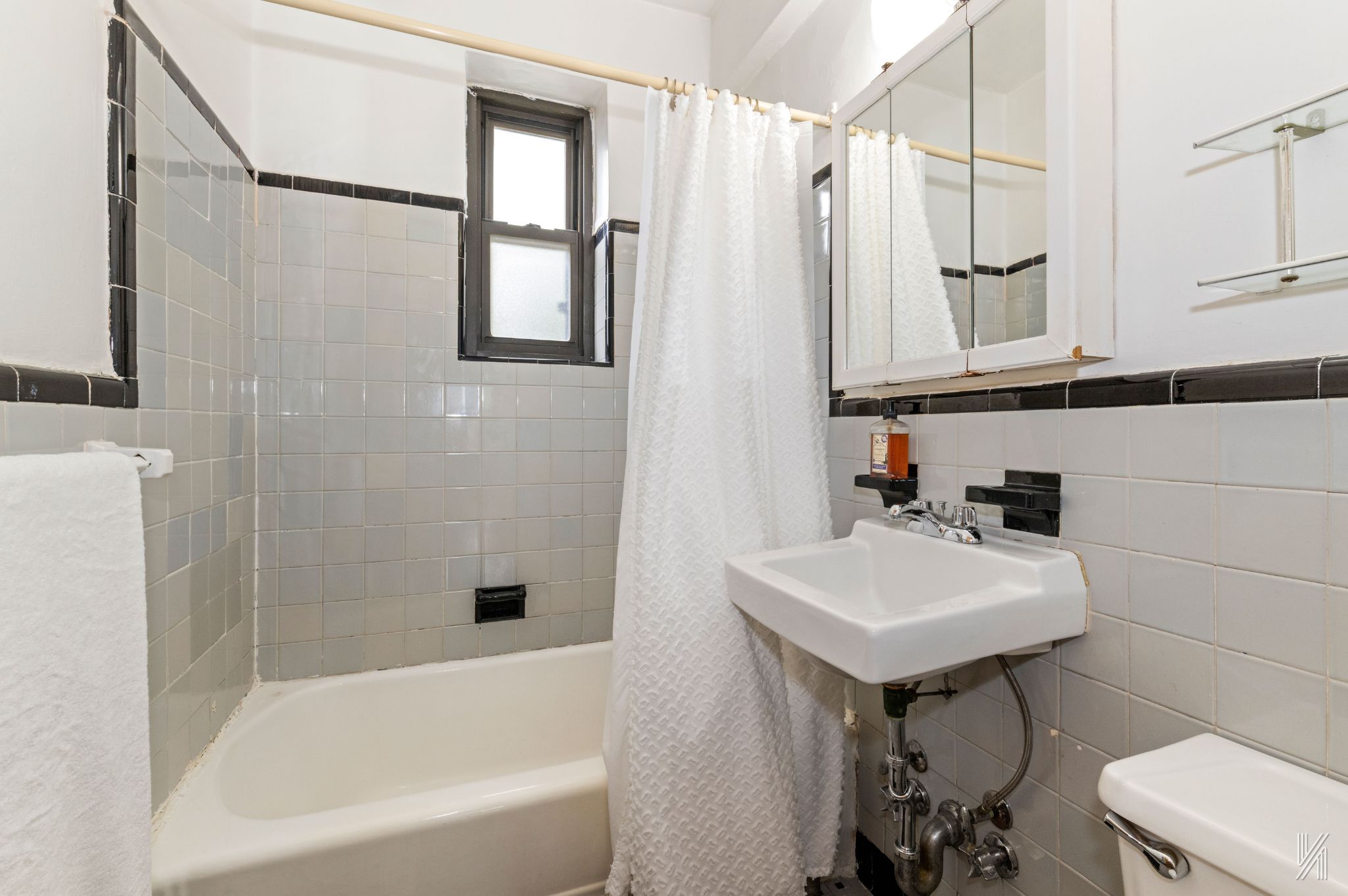 22-08 76th Street, Unit D2 Queens, NY 11370 - Photo 17 of 20 a bathroom with a sink a toilet and a bathtub