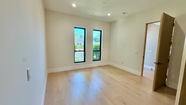 $7,995 | Yarmouth Avenue, Encino, CA 91316