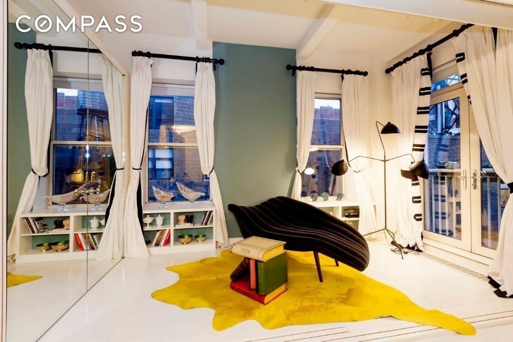 16 West 19th Street, Unit 10E Manhattan, NY 10011 - Photo 2 of 10 a lamp that is sitting in front of a building