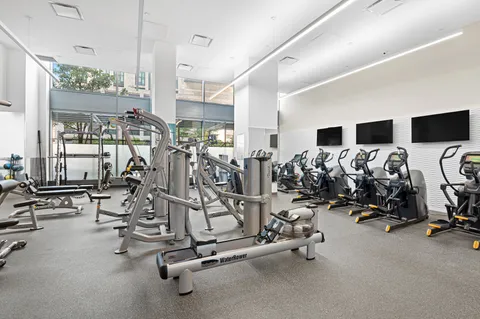 $1,895,000 | 10 West End Avenue, Unit 8K | Upper West Side