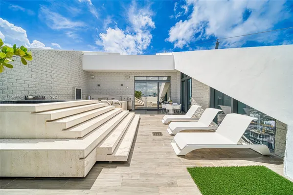 $5,799,900 | 88 Southwest 7th Street, Unit PH4303, Miami, FL 33130