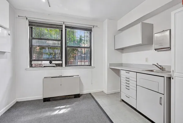 $6,000 | 55 East 9th Street, Unit 1F | Greenwich Village