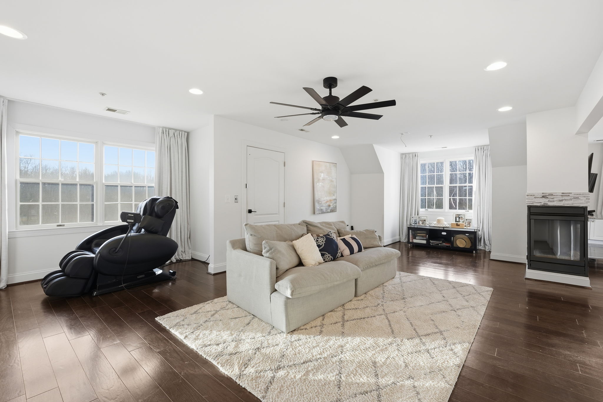 11000 Brooks Reserve Road Upper Marlboro, MD 20772 - Photo 28 of 60 a living room with furniture and a large window