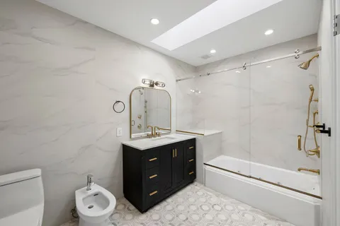 $70,000 | 222 East 61st Street | Lenox Hill