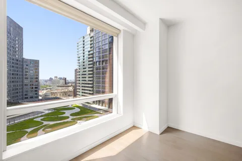 $1,300,000 | 1 City Point, Unit 18H | Downtown Brooklyn