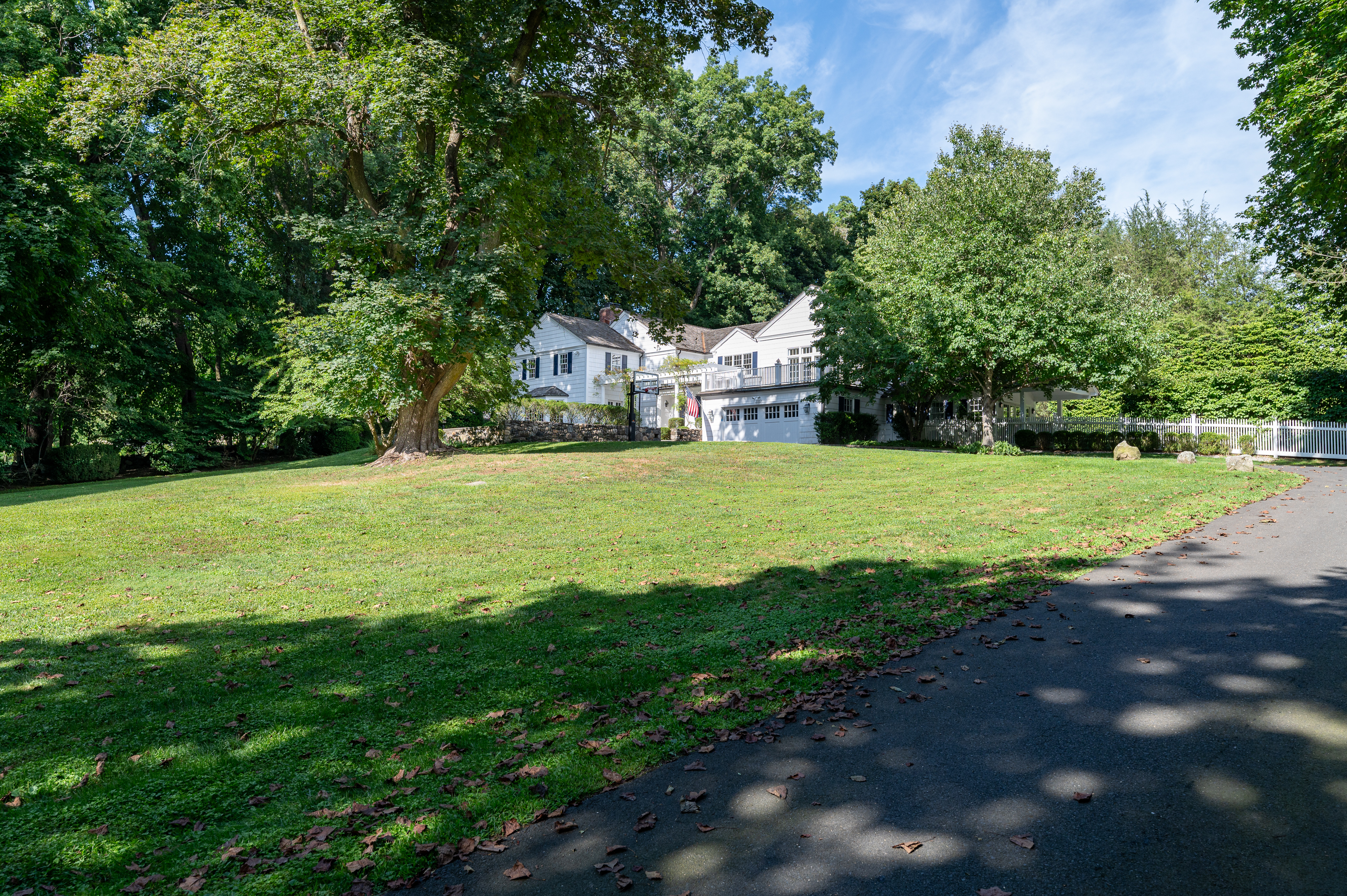 40 Ridgeview Avenue Greenwich, CT 06830 - Photo 2 of 38