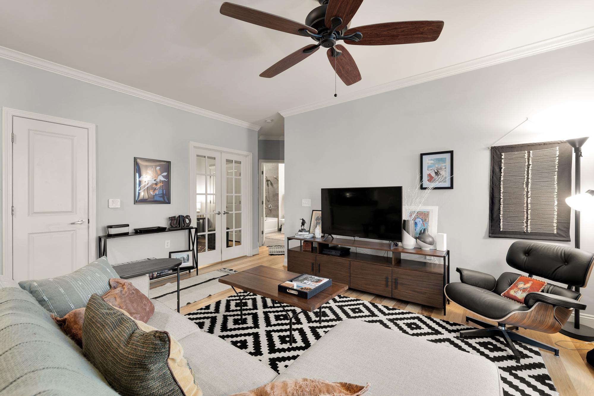 1391 Pennsylvania Ave. Southeast, Unit 324 Washington, DC 20003 - Photo 13 of 33 a living room with furniture and a flat screen tv