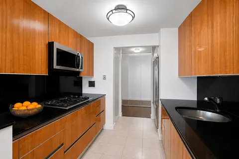 $1,150,000 | 112-01 Queens Boulevard, Unit 21B | Forest Hills