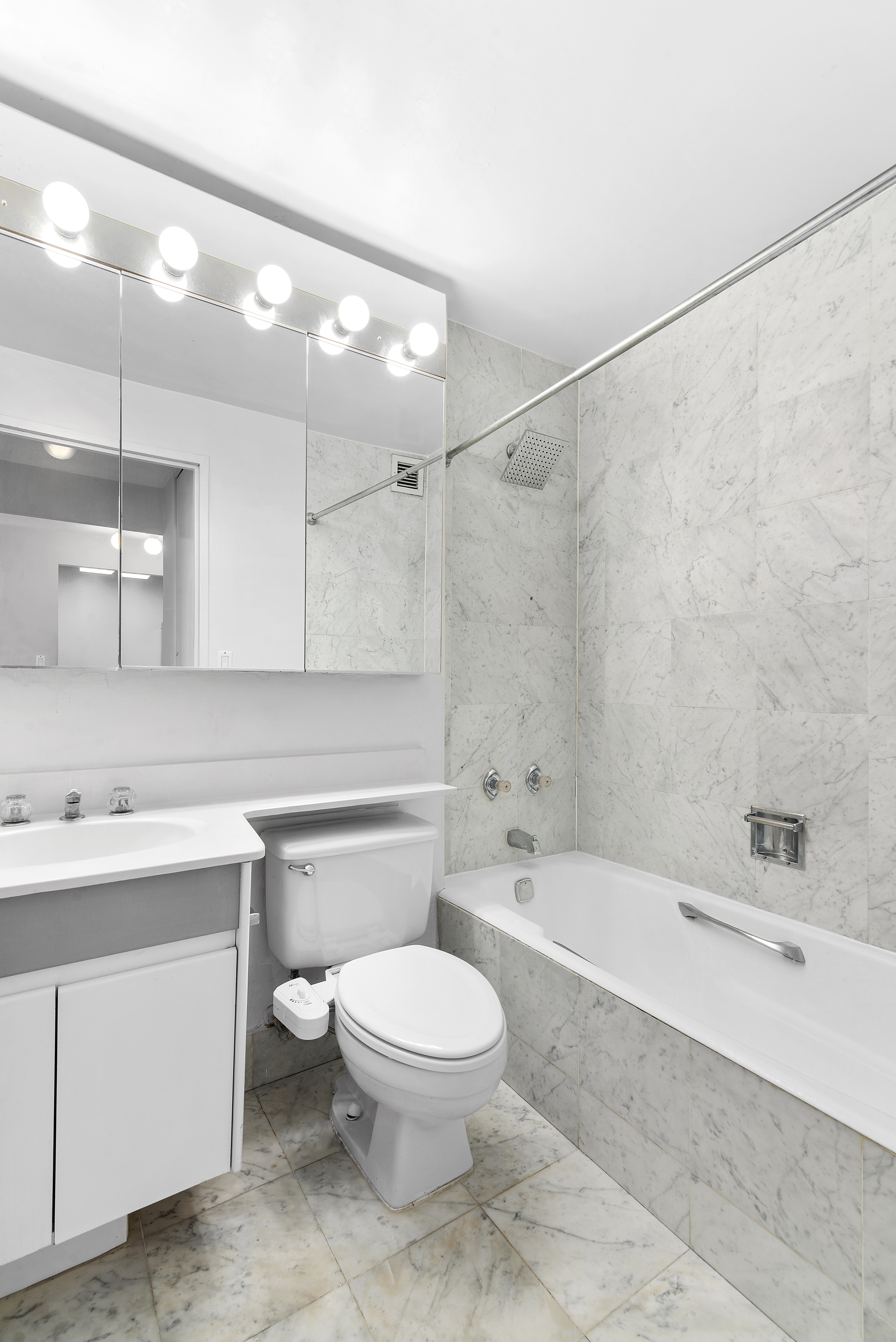 200 Rector Place, Unit 25D Manhattan, NY 10280 - Photo 4 of 15