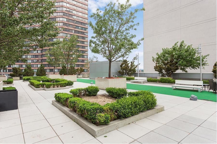 635 West 42nd Street, Unit 10F Manhattan, NY 10036 - Photo 14 of 17