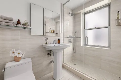 $1,495,000 | 400 East 56th Street, Unit 20L | Sutton Place