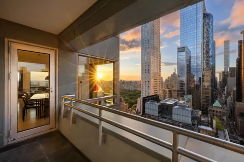 $4,250,000 | 301 West 57th Street, Unit 36C | Hell's Kitchen