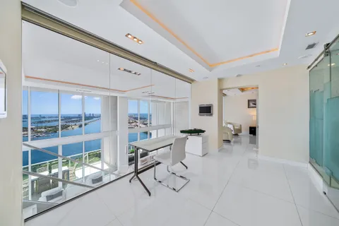 $5,199,000 | 1040 Biscayne Boulevard, Unit 4403, Miami, FL 33132