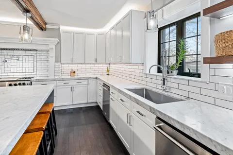 $1,565,000 | 2712 West Sunnyside Avenue, Chicago, IL 60618