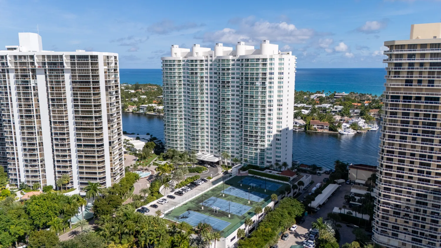 $1,500,000 | 20201 East Country Club Drive, Unit 2506, Aventura, FL 33180