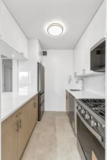 $1,035,000 | 400 East 54th Street, Unit 24E | Sutton Place
