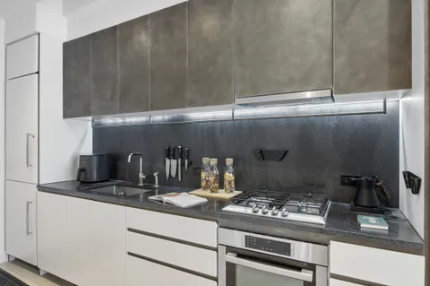 $799,000 | 11 Hoyt Street, Unit 14M | Downtown Brooklyn
