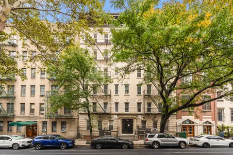 $3,950 | 451 West 44th Street, Unit 23 | Hell's Kitchen