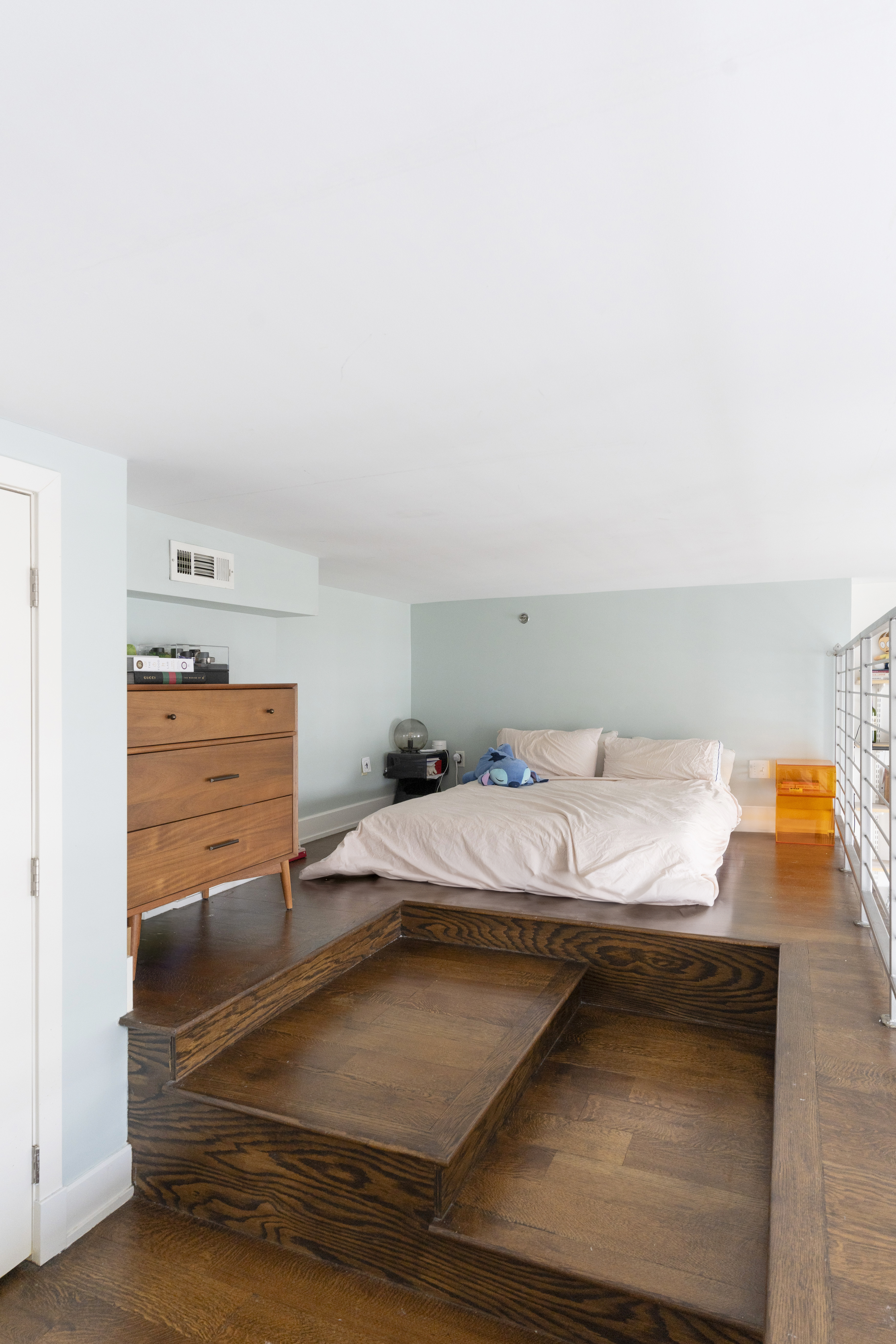 390 Lorimer Street, Unit 3H Brooklyn, NY 11206 - Photo 5 of 13 a bedroom with a bed and dresser