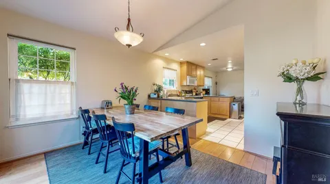 $695,000 | 1678 Creekview Court, Petaluma, CA 94954