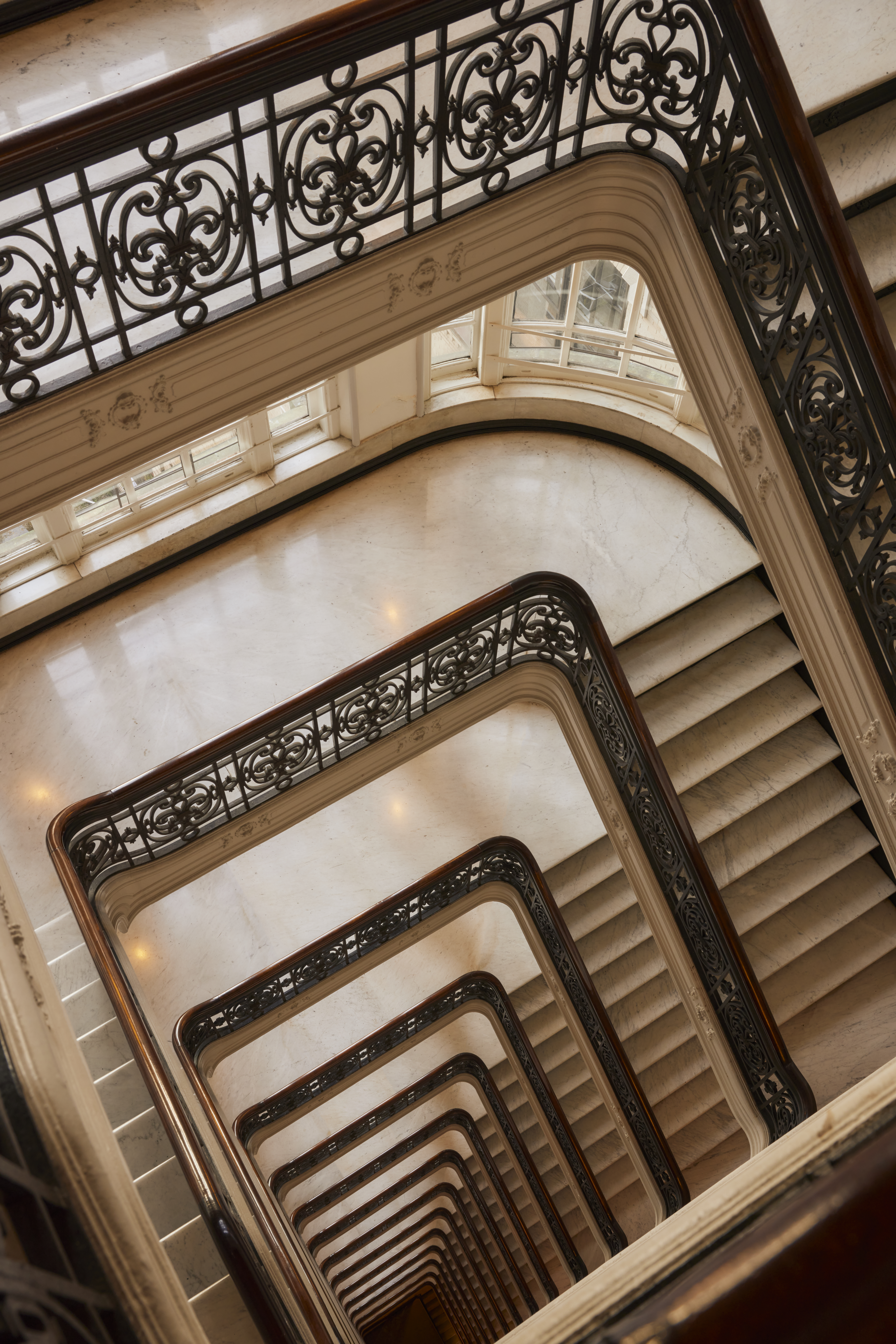 2109 Broadway, Unit 15/157 Manhattan, NY 10023 - Photo 14 of 19 a close up of a stove