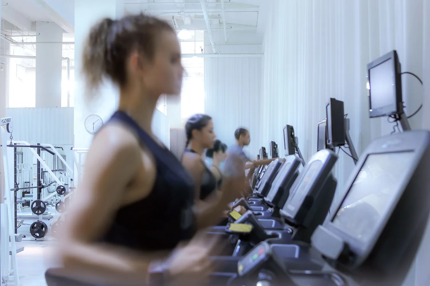 a view of entryway and livingroom