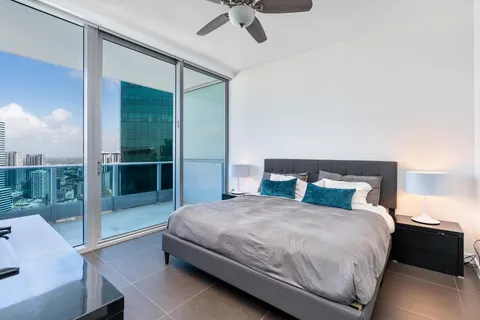 $975,000 | 200 Biscayne Blvd Way, Unit 4812, Miami, FL 33131