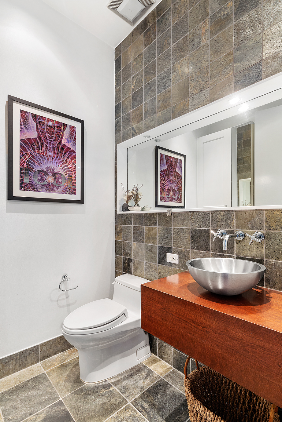 60 Broadway, Unit 6A Brooklyn, NY 11249 - Photo 11 of 14 a bathroom with a toilet and a bathtub
