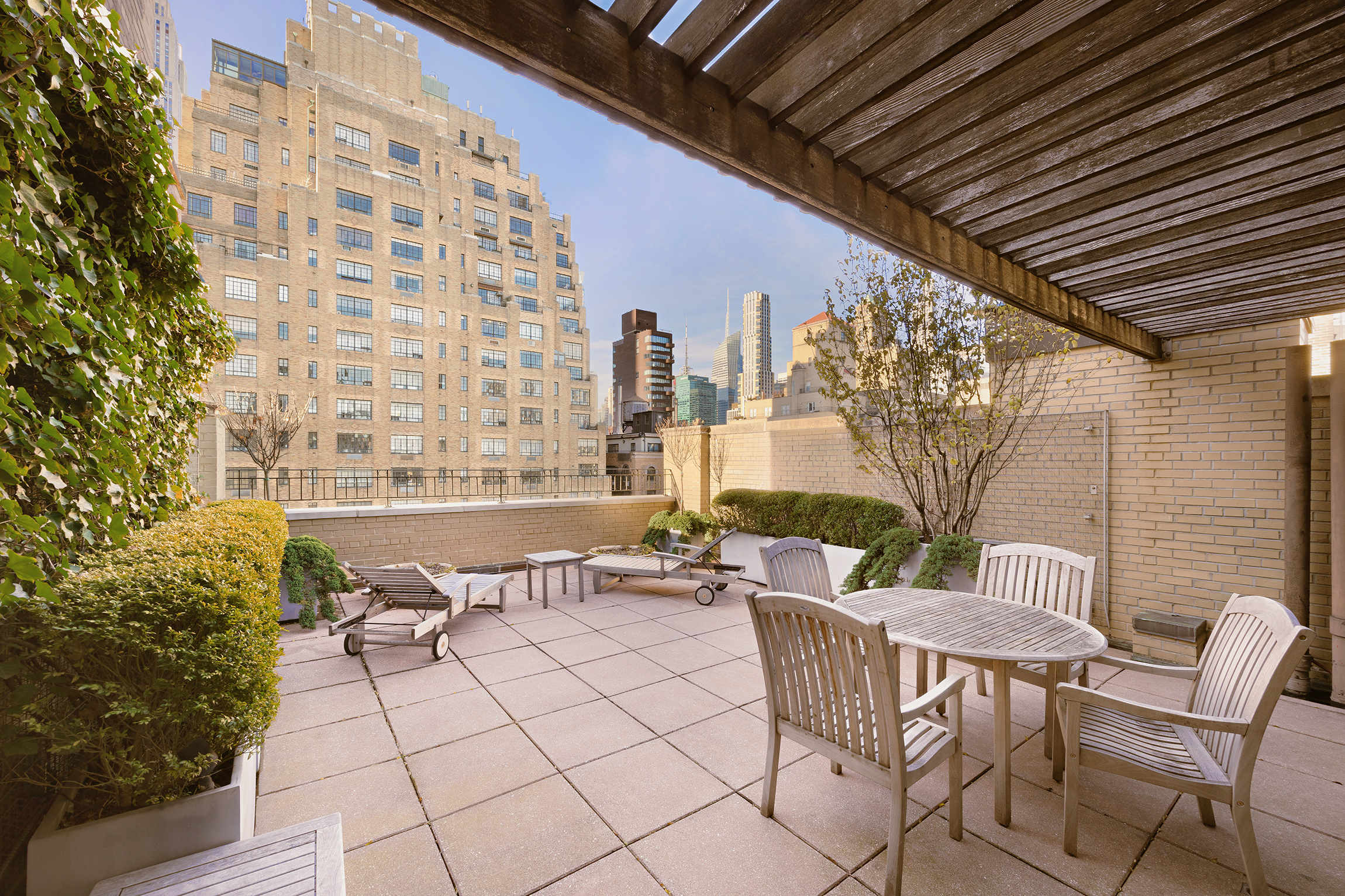 7 Park Avenue, Unit 41 Manhattan, NY 10016 - Photo 8 of 9 a view of a patio with a table and chairs and potted plants