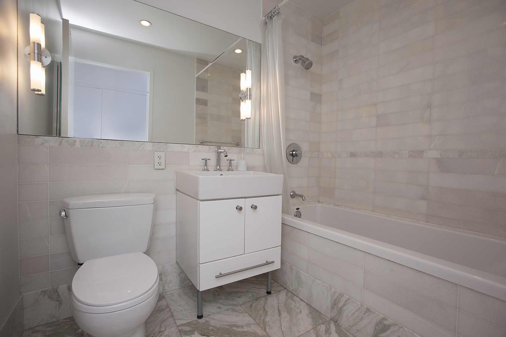 635 West 42nd Street, Unit 10F Manhattan, NY 10036 - Photo 6 of 17