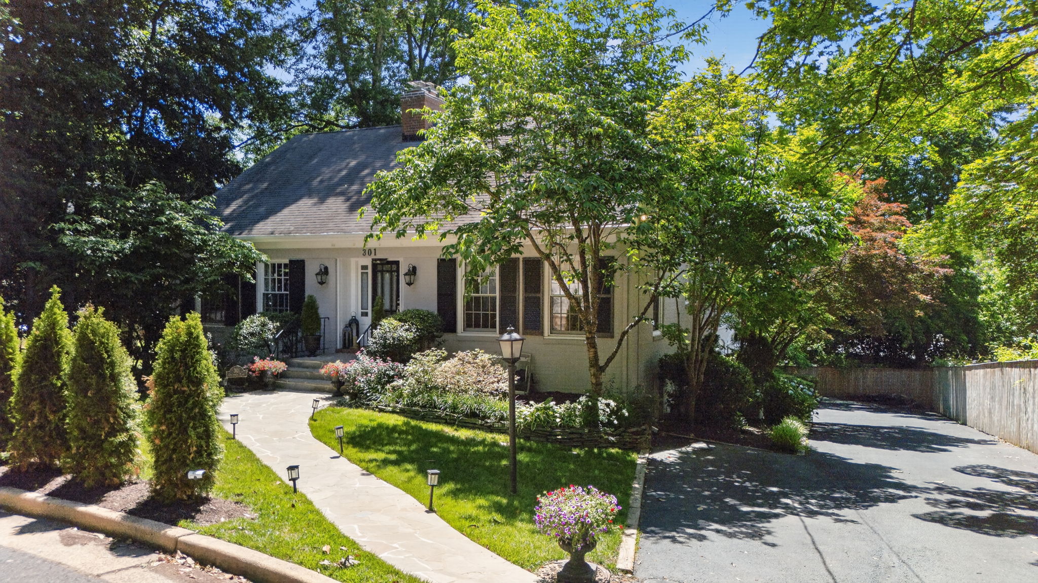 301 Columbia Road Alexandria, VA 22302 - Photo 2 of 27