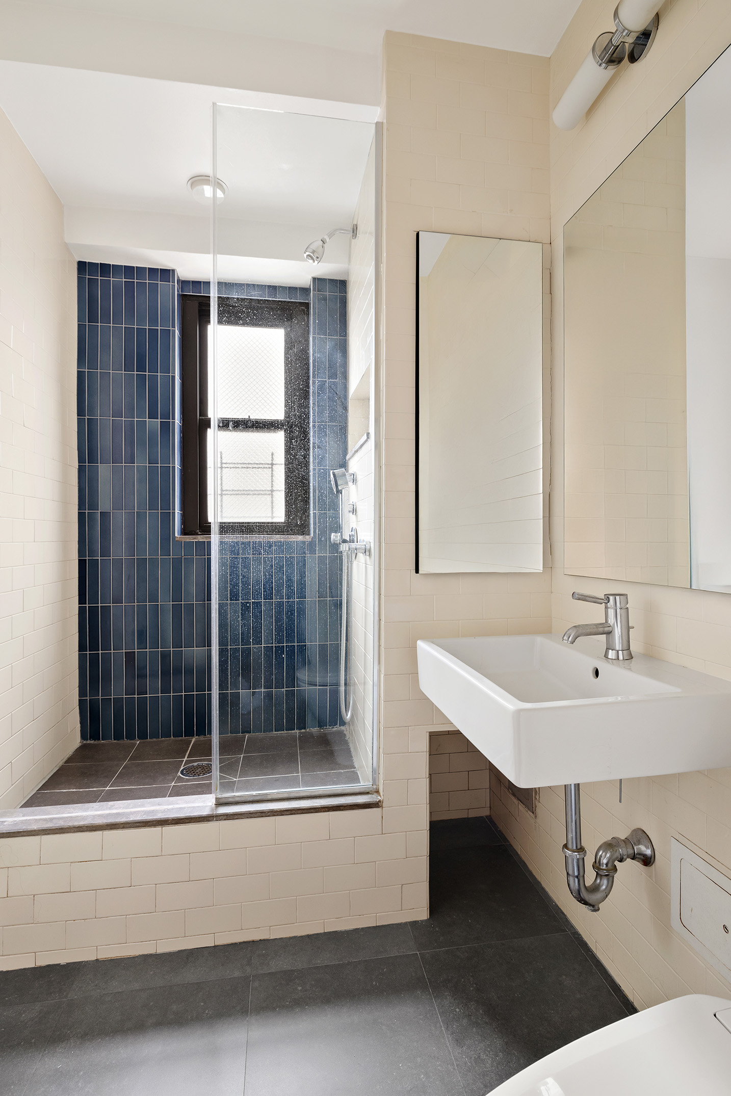 360 West 22nd Street, Unit 12B Manhattan, NY 10011 - Photo 6 of 13