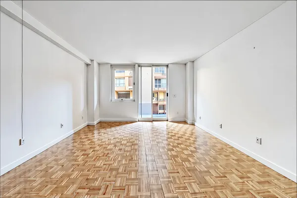 $3,500 | 350 West 50th Street, Unit 2DD | Hell's Kitchen