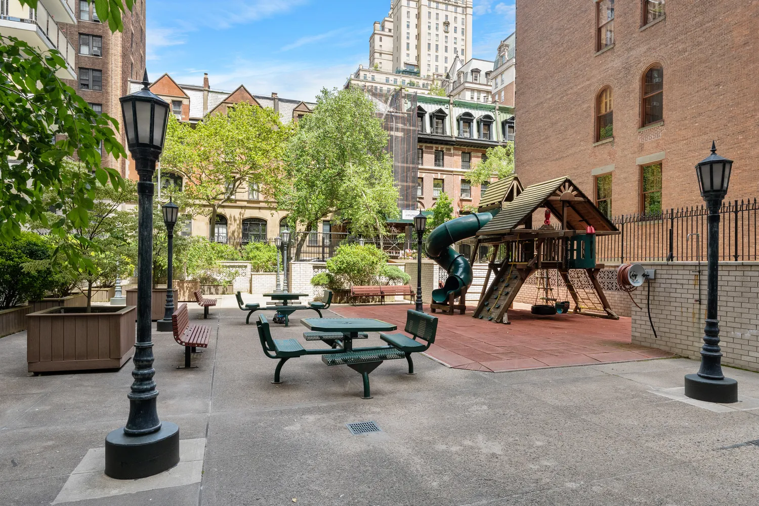 $1,095,000 | 15 West 72nd Street, Unit 5B | Upper West Side
