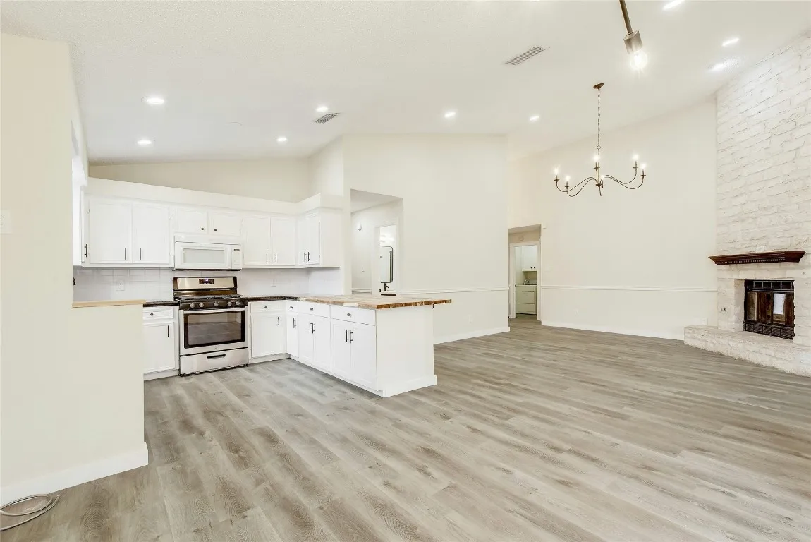 $2,595 | 5610 Meadow Crest, Austin, TX 78744