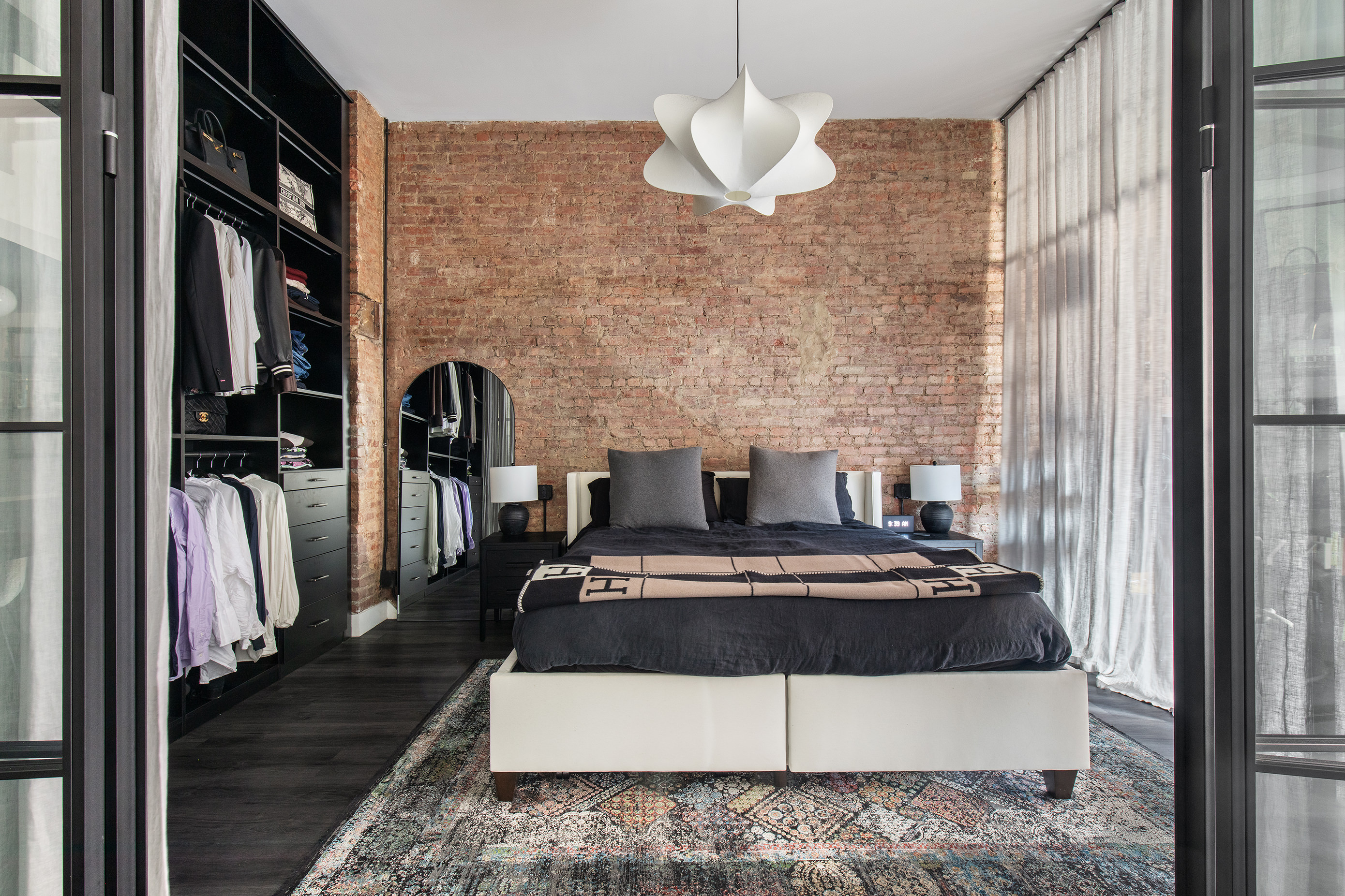 372 5th Avenue, Unit 5L Manhattan, NY 10018 - Photo 2 of 6 a living room with furniture