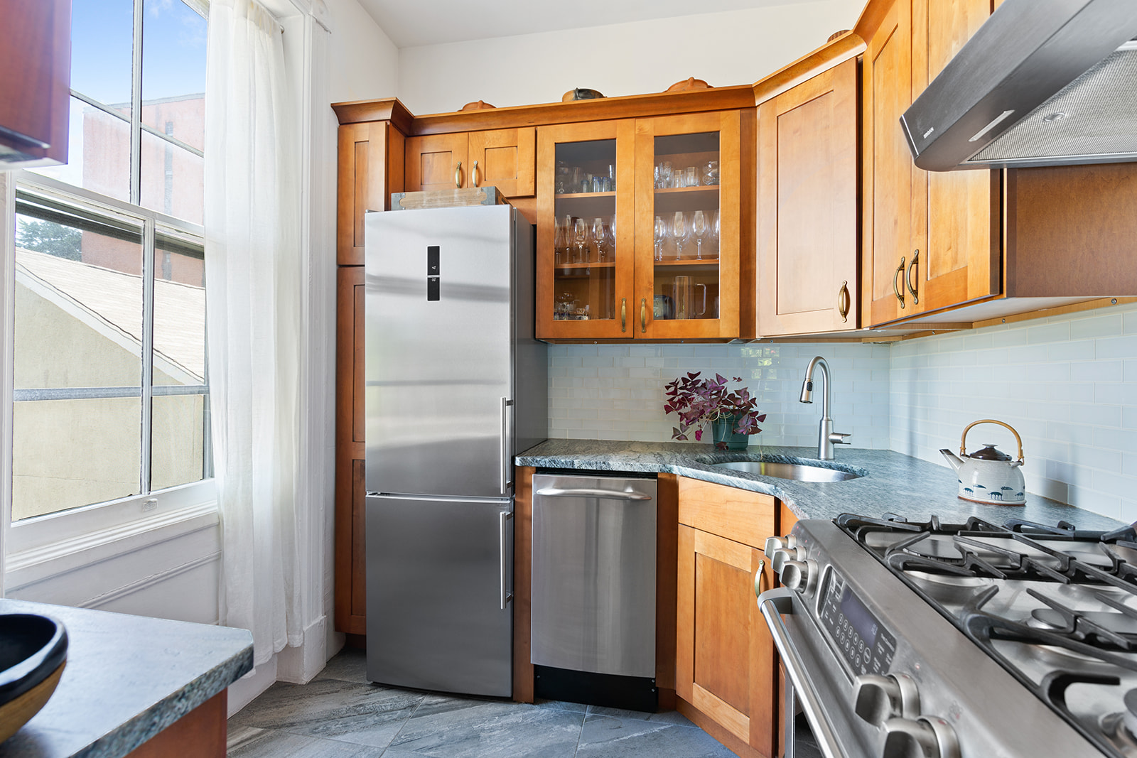 9 Carroll Place Staten Island, NY 10301 - Photo 7 of 20