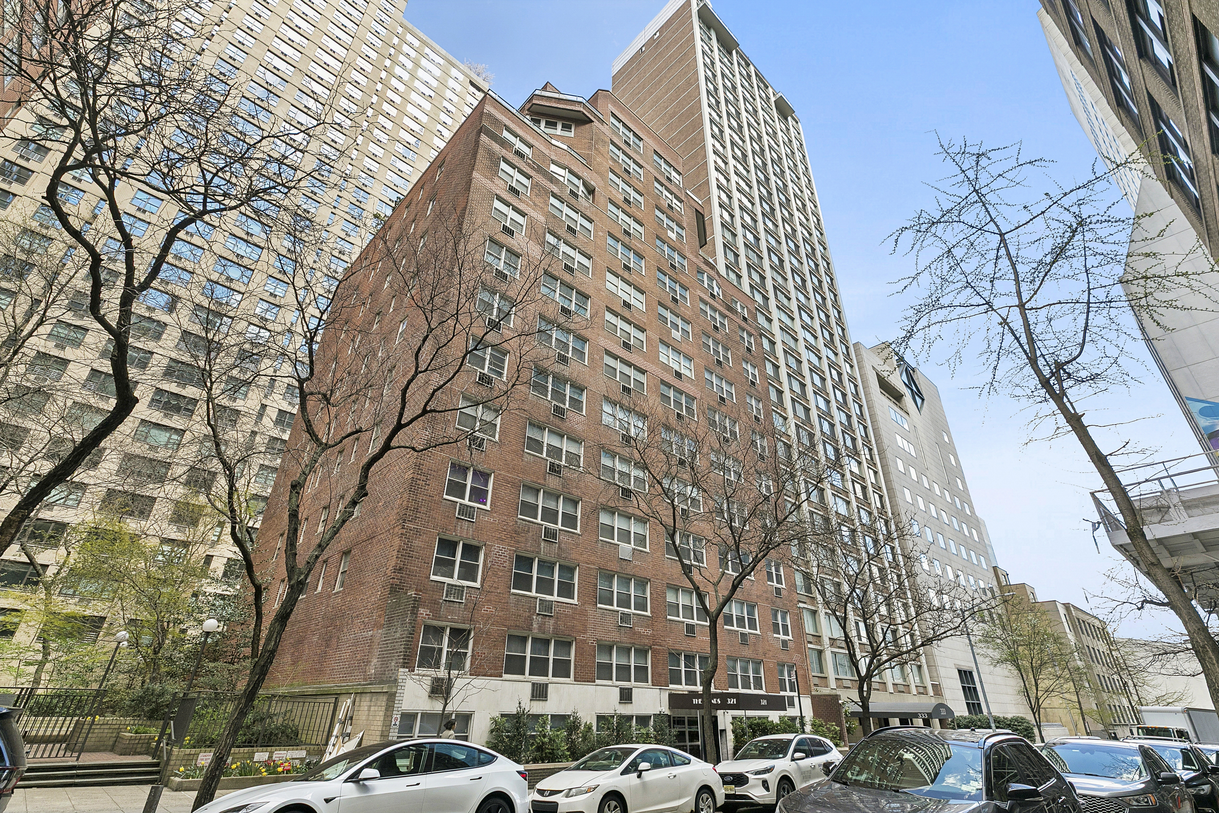 321 East 45th Street, Unit 9F Manhattan, NY 10017 - Photo 7 of 8
