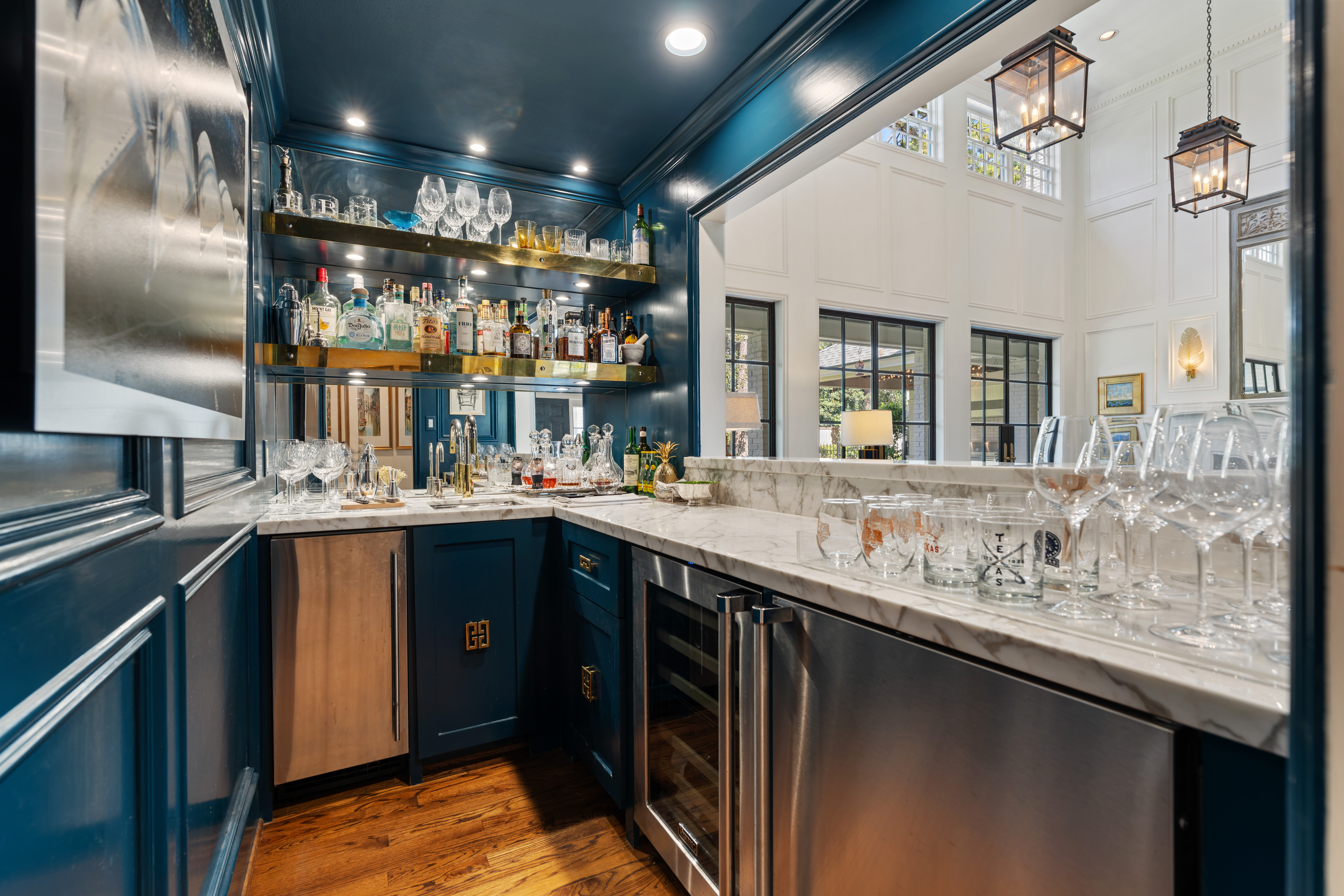 711 Pifer Road Houston, TX 77024 - Photo 17 of 53 a kitchen with lots of counter top space