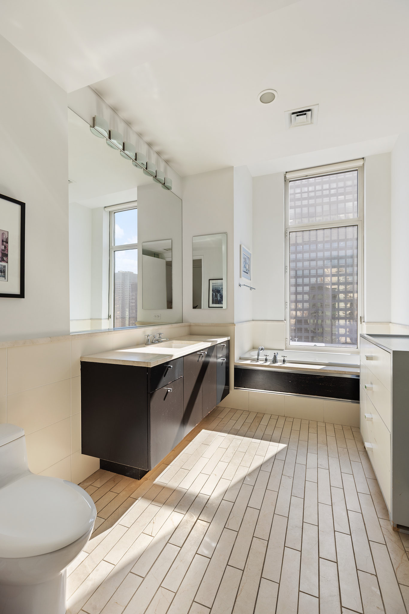 207 East 57th Street, Unit 33B Manhattan, NY 10022 - Photo 5 of 8