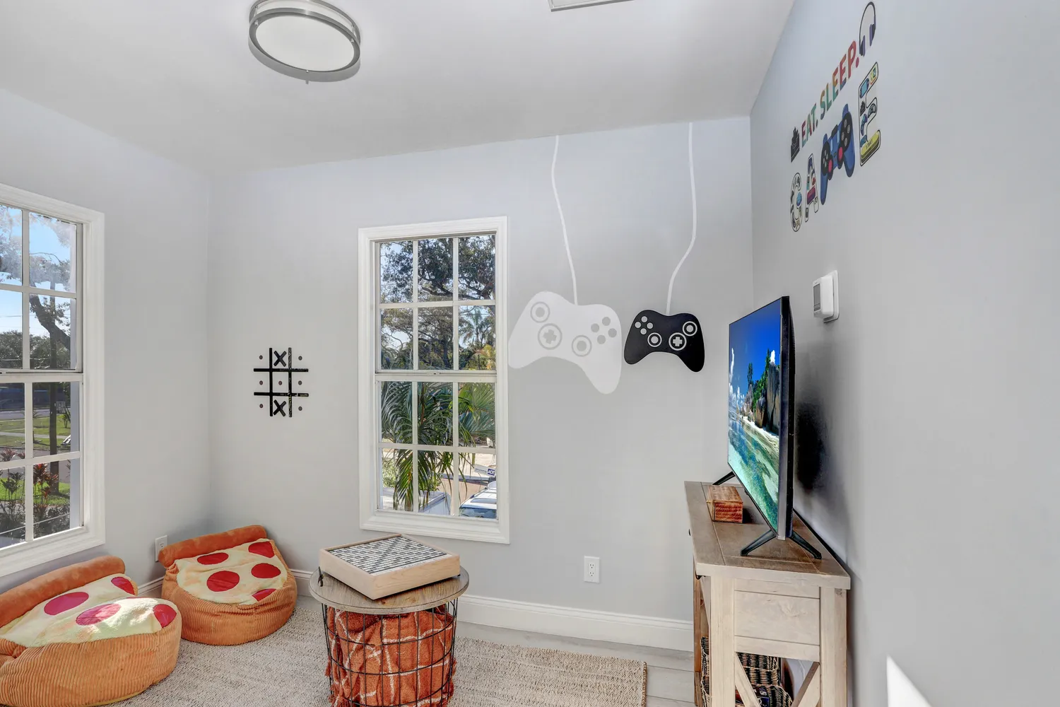 $670,000 | 1960 McKinley Street, Clearwater, FL 33765