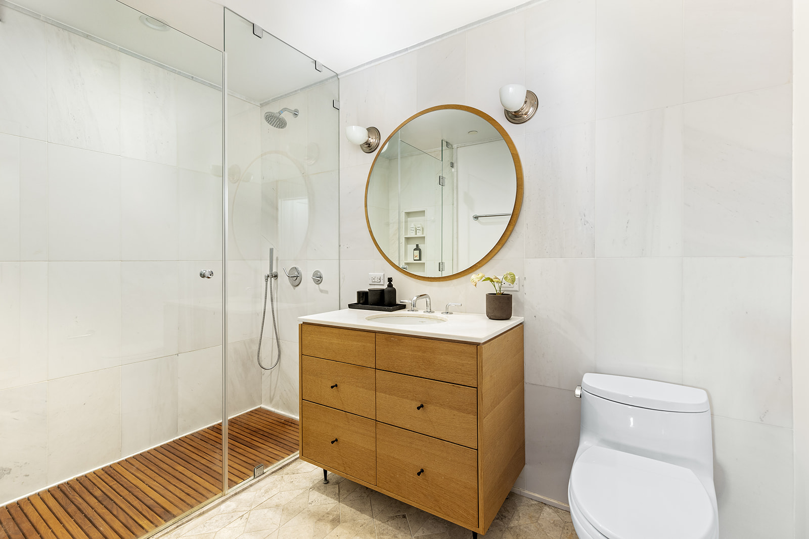 610 Warren Street, Unit GDNB Brooklyn, NY 11217 - Photo 10 of 17 a room with a mirror a sink and a mirror