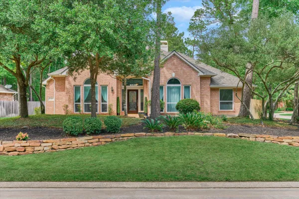 $800,000 | 2 Candlenut Place, The Woodlands, TX 77381
