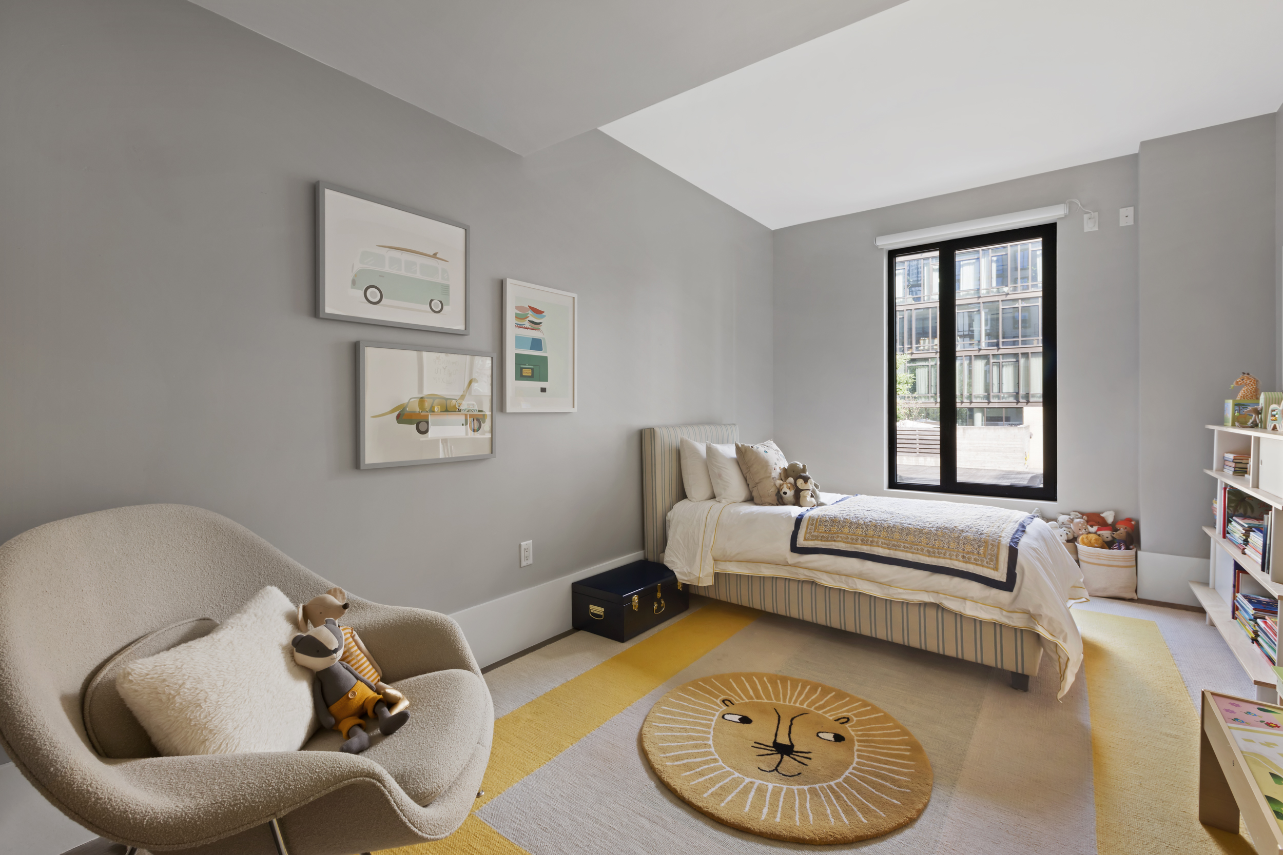 429 Kent Avenue, Unit TH2 Brooklyn, NY 11249 - Photo 18 of 34 a room with furniture and a window