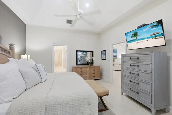 $1,695,000 | 4870 West Boulevard, Naples, FL 34103