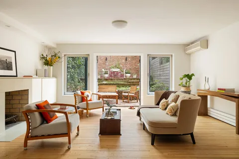 $2,975,000 | 39 East 75th Street, Unit 1W | Lenox Hill