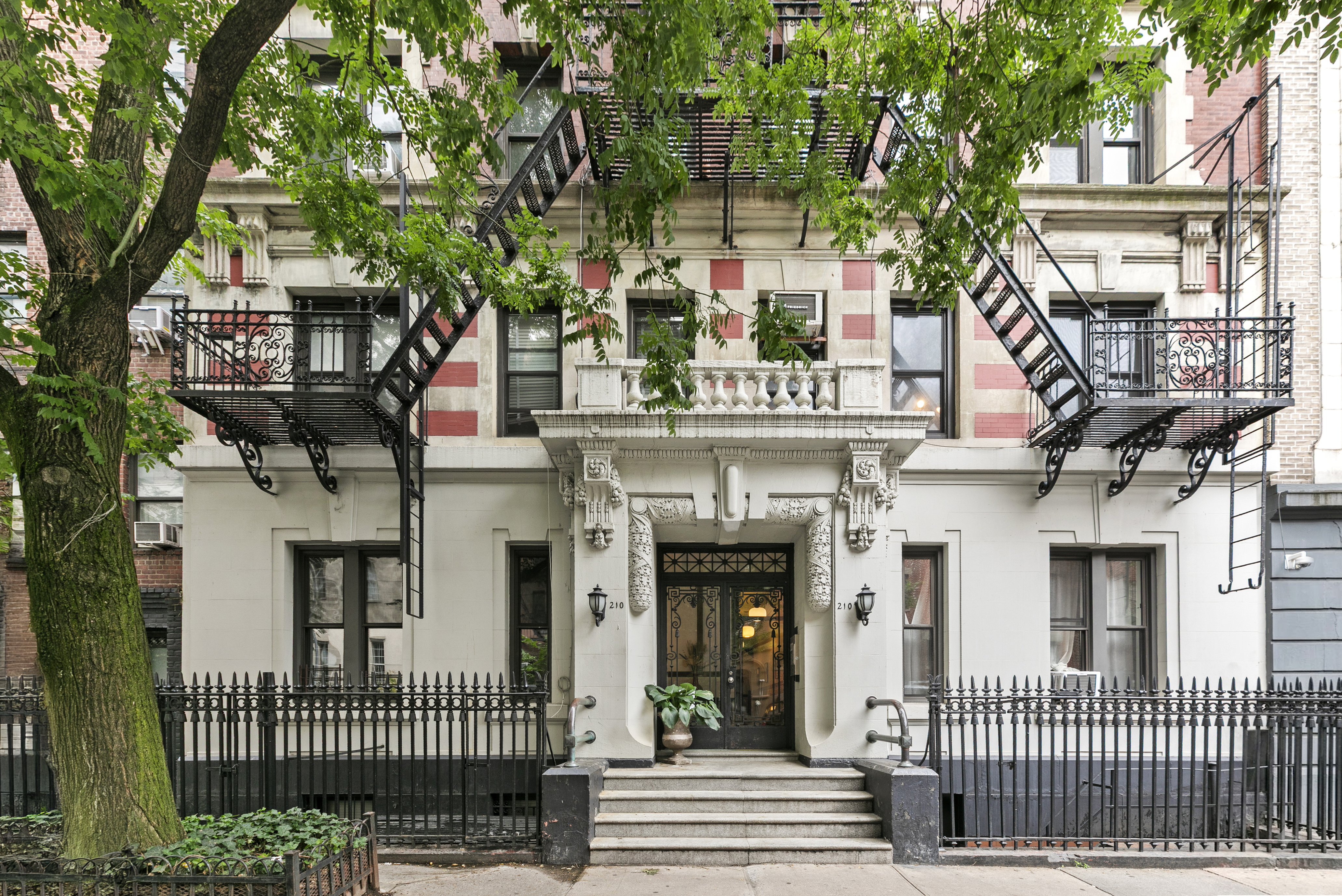 210 West 21st Street, Unit 2FW Manhattan, NY 10011 - Photo 10 of 12