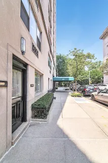 $525,000 | 936 5th Avenue, Unit MOC2 | Lenox Hill