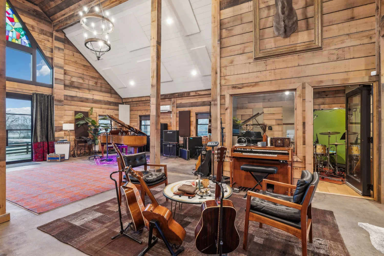 a view of a dinning tables and chairs in the patio