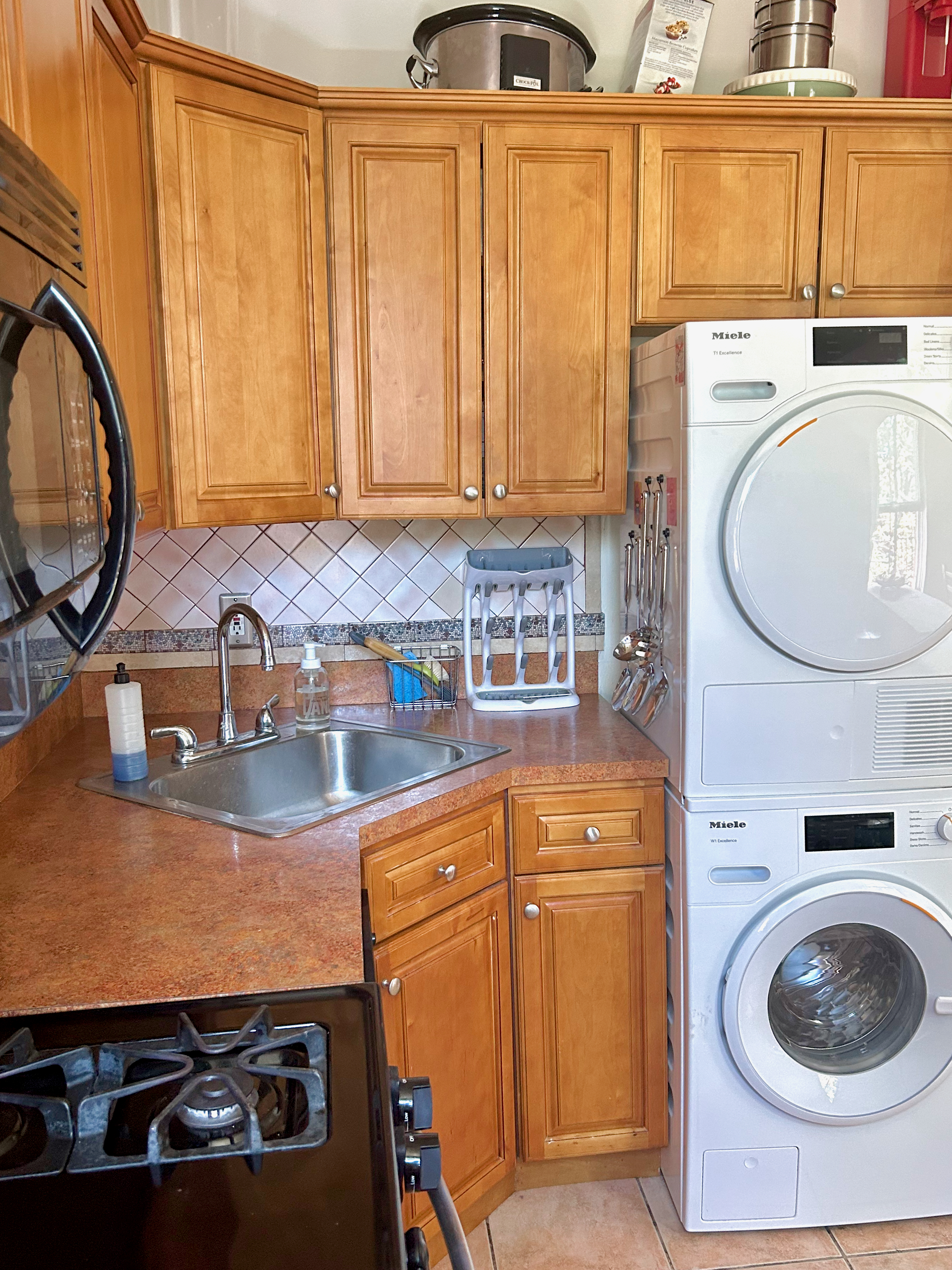 250 19th Street, Unit 2 Brooklyn, NY 11215 - Photo 7 of 18 a utility room with dryer and washer